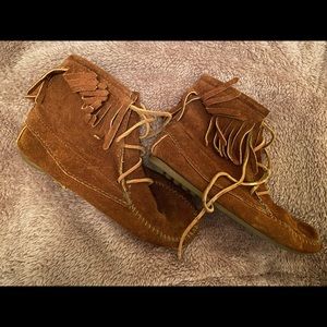 Minnetonka Ankle Hi Tramper Boots